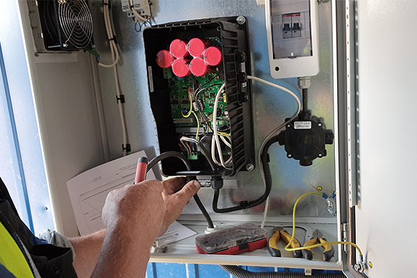 Pompa głębinowa wybija termik