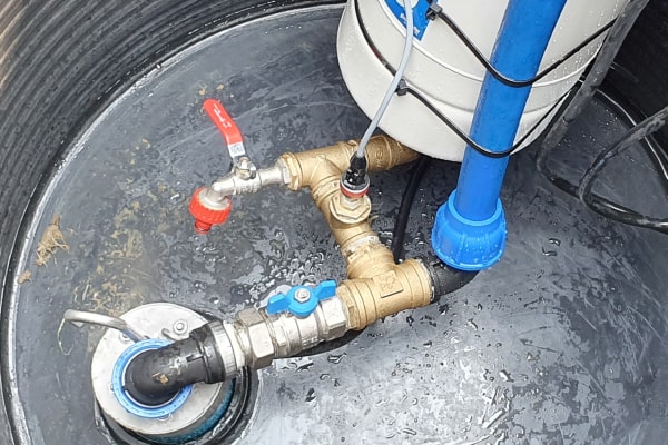 uszkodzony zawór zwrotny w studni